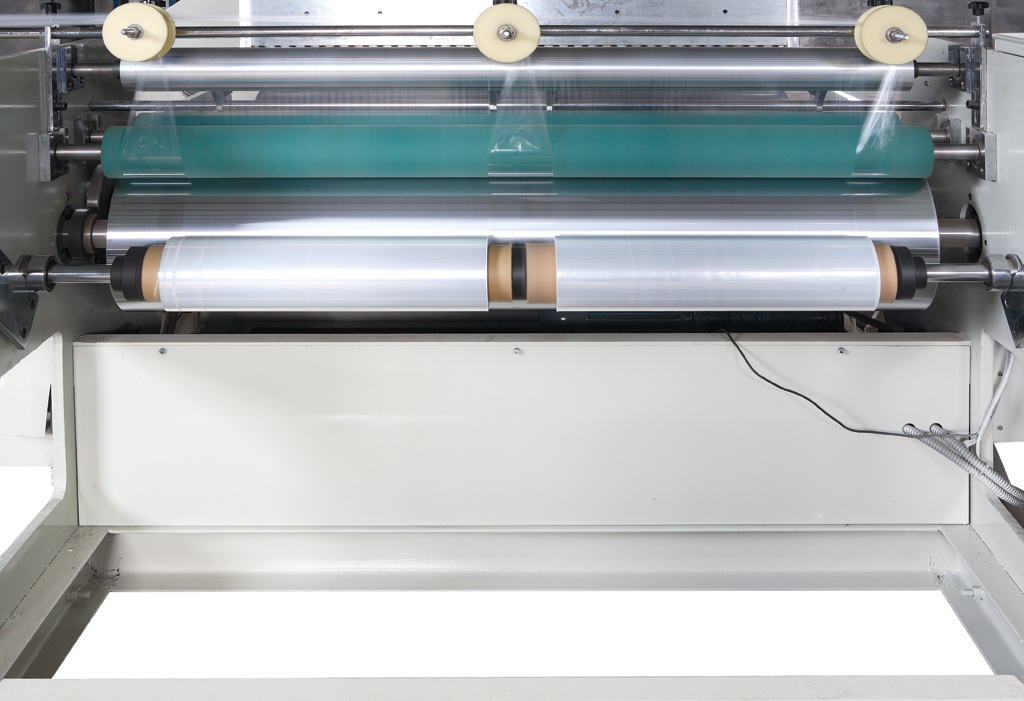 16－3 DF-1000單雙層共擠纏繞膜機(jī)組，收卷